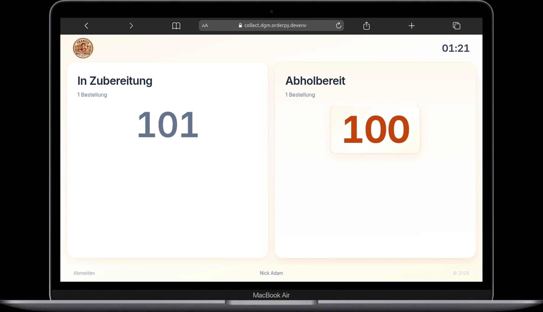 OrderPy Collect auf dem MacBook — Abholstatus an der Theke.
